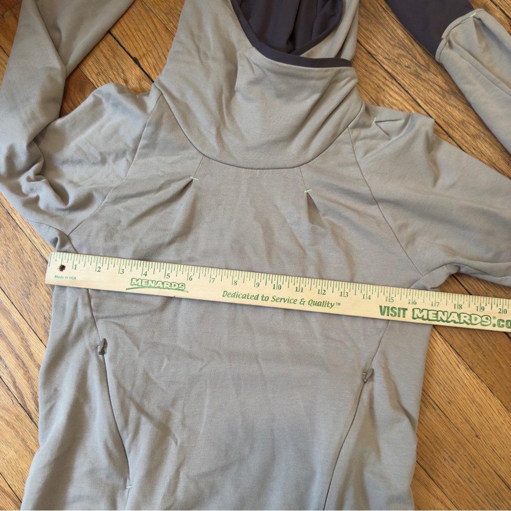 Rare Arc'teryx Women's Detente Hoodie with adorable chest Accents FINAL PRICE - Picture 8 of 13